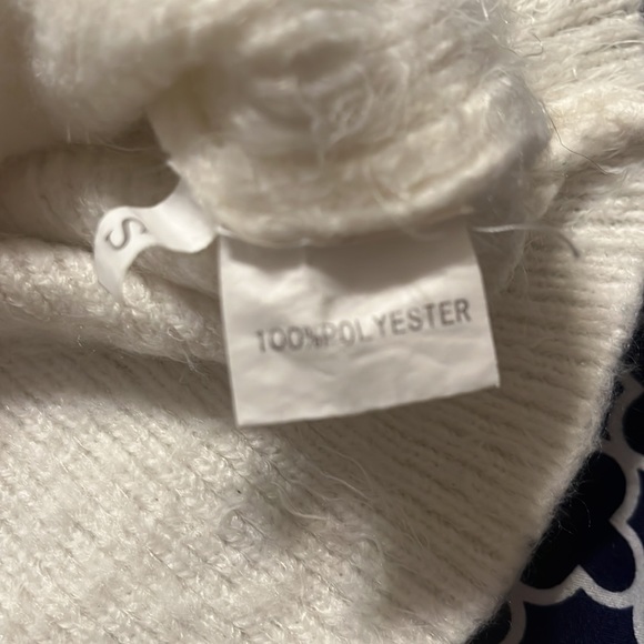 Fluffy White sweater soft furry tank. 100% polyester - Picture 7 of 7